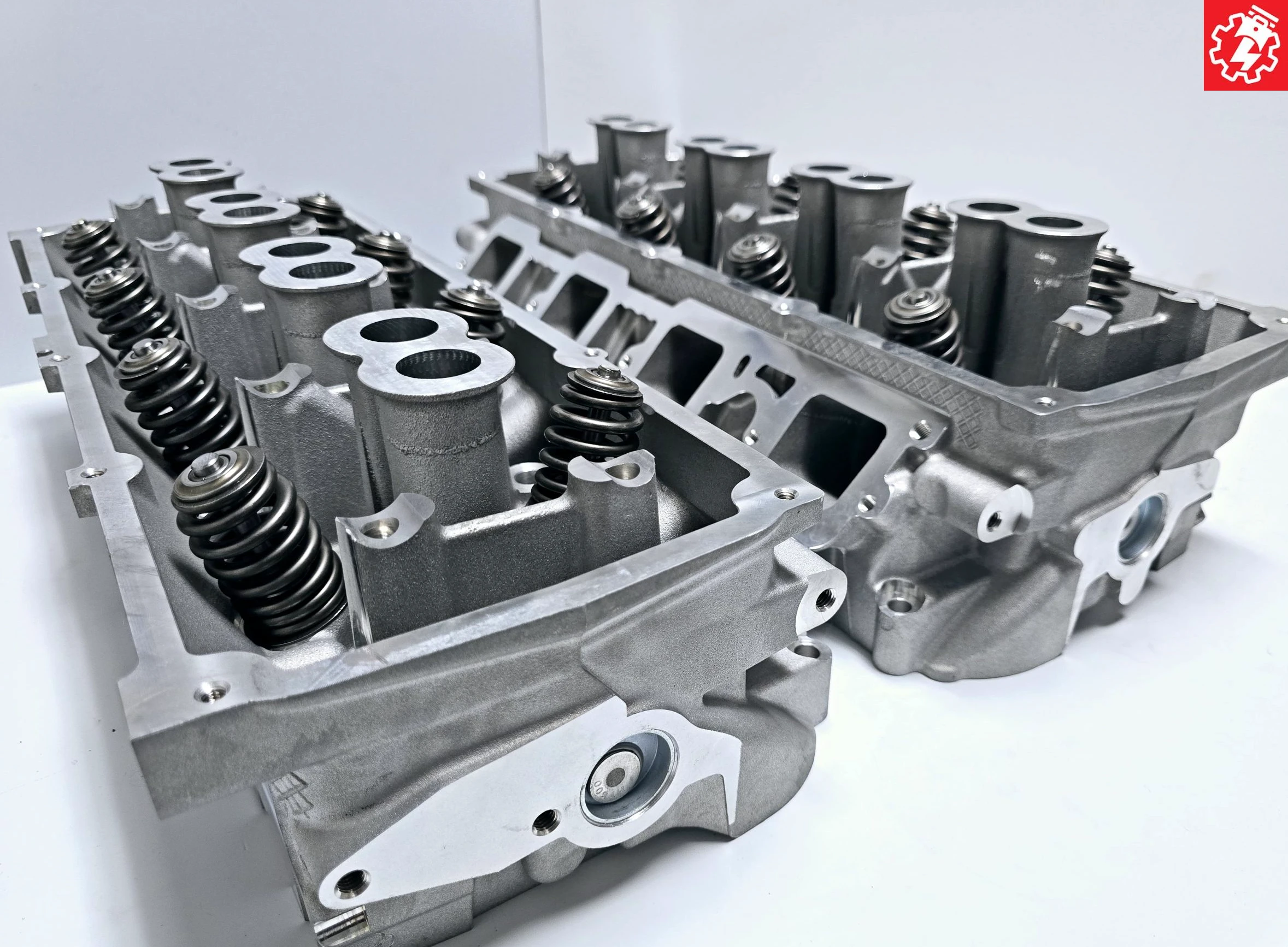 New Pair 5.7L Dodge Hemi Large Port Cylinder Heads Fits 2009 & Up